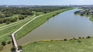 209 Cimarron Trail in Irving, TX - Building Photo - Building Photo