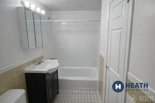 28 S Huntington Ave, Unit 102 in Boston, MA - Building Photo - Building Photo