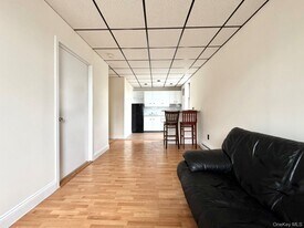 247-77 Jericho Tpke in Queens, NY - Building Photo