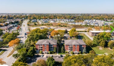 237 N Mill Rd, Unit 5 in Addison, IL - Foto de edificio - Building Photo
