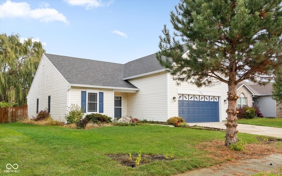 1080 Central Park Blvd S in Greenwood, IN - Building Photo