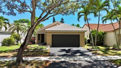 4454 Mahogany Ridge Dr in Weston, FL - Building Photo - Building Photo