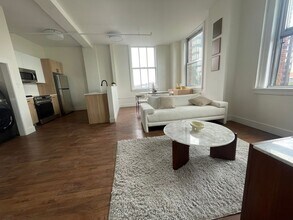 129 Church St, Unit Studio in New Haven, CT - Building Photo - Building Photo