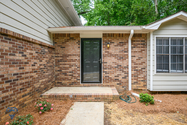 4400 Chartley Ln in Stone Mountain, GA - Building Photo - Building Photo
