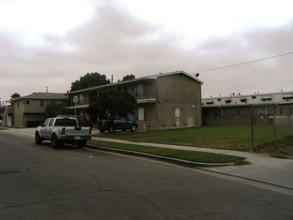 3291 E Artesia Blvd in Long Beach, CA - Building Photo - Building Photo