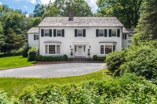 120 Zaccheus Mead Ln in Greenwich, CT - Building Photo