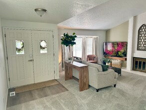 10835 SW Summer Lake Dr in Tigard, OR - Foto de edificio - Building Photo