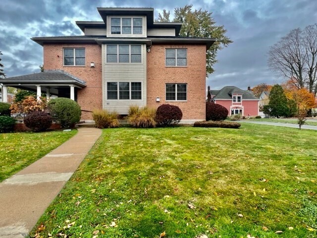 93 W Emerson St in Melrose, MA - Building Photo