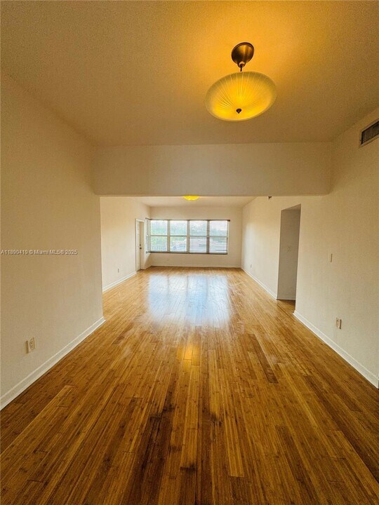 1905 Calais Dr in Miami Beach, FL - Building Photo