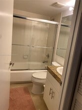 10015 NW 46th St in Doral, FL - Building Photo - Building Photo