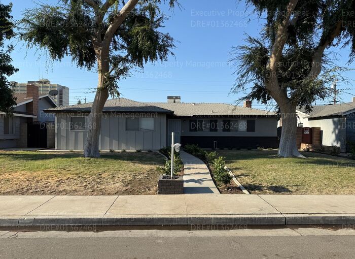 3105 Doris Ln in Bakersfield, CA - Building Photo