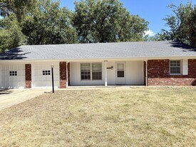 1730 Salisbury St in Ardmore, OK - Building Photo