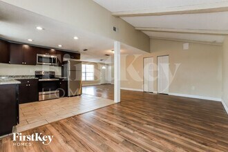 7100 Sandalwood Dr in Port Richey, FL - Building Photo - Building Photo