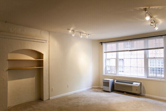 1906 Calvert St NW-Unit -01 in Washington, DC - Building Photo - Building Photo