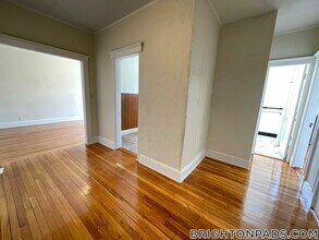 1820 Commonwealth Ave in Boston, MA - Building Photo - Building Photo
