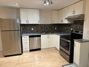690 Emerson Ave in Oshawa, ON - Building Photo - Building Photo