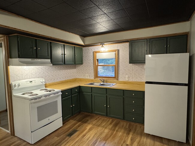 66090 Wolfs Den Rd in Cambridge, OH - Building Photo - Building Photo