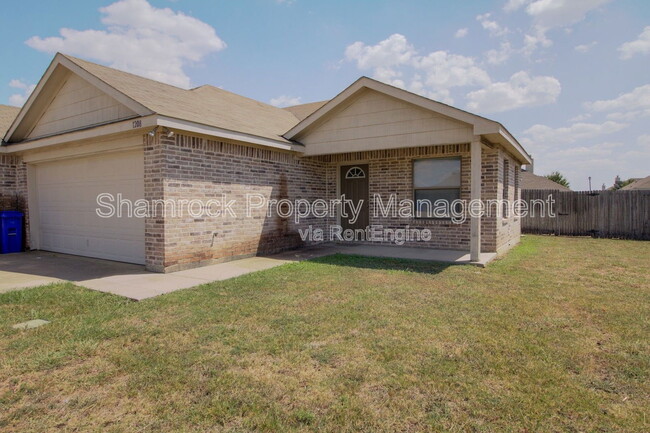 1208 Maverick Trail in McGregor, TX - Building Photo - Building Photo
