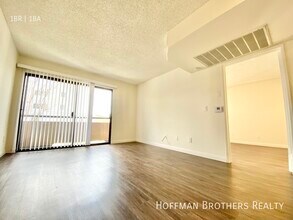 1725 Grismer Ave in Burbank, CA - Foto de edificio - Building Photo