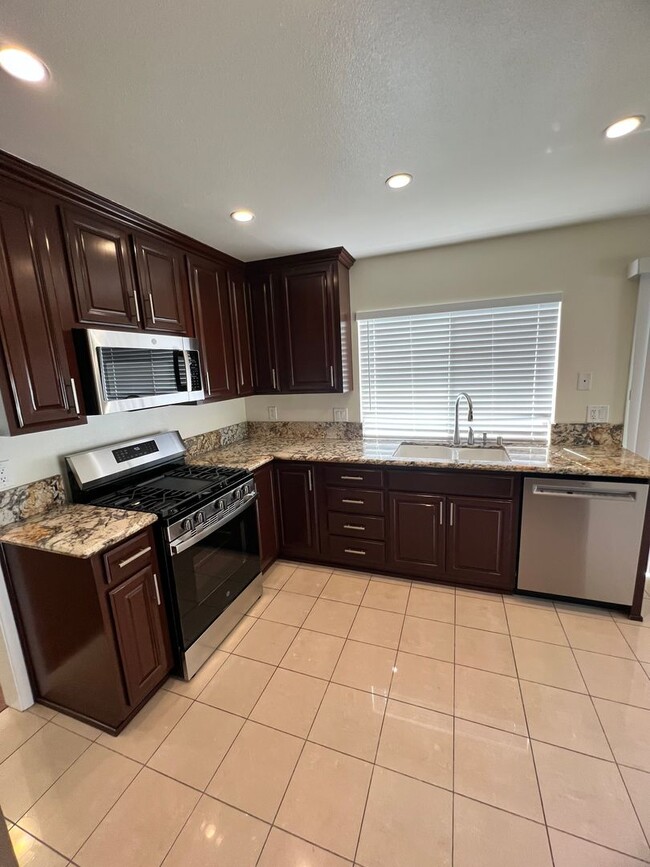 5860 Mulberry Ridge Dr