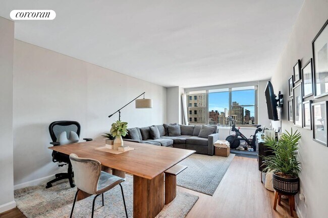 301 E 79th St in New York, NY - Building Photo - Building Photo