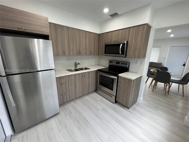 1910 Thomas St in Hollywood, FL - Building Photo - Building Photo