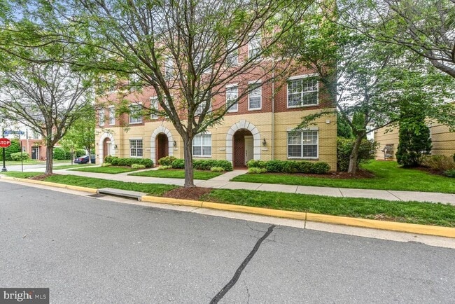 property at 43590 Hampshire Crossing Square