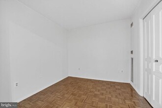 7111 Woodmont Ave in Chevy Chase, MD - Building Photo - Building Photo