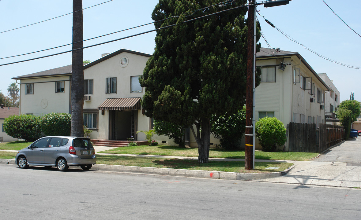 165 Holliston Ave in Pasadena, CA - Building Photo