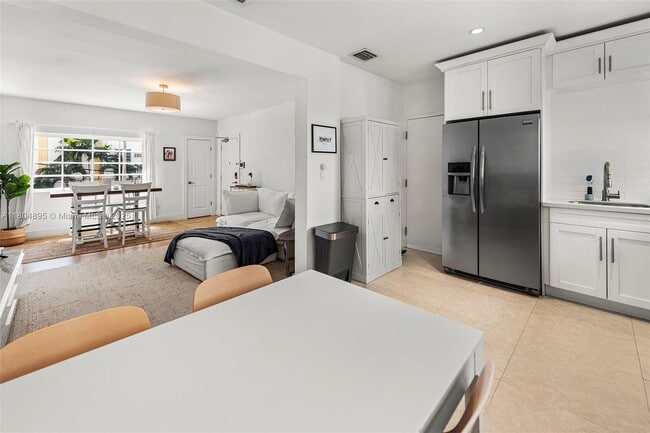 241 28th St in Miami Beach, FL - Building Photo - Building Photo