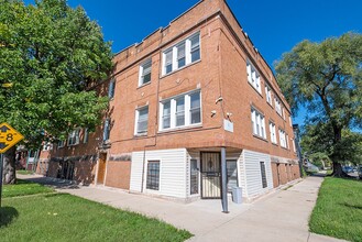 7956 S Normal Ave in Chicago, IL - Foto de edificio - Interior Photo