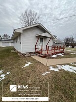 151 W Adams St in Wisconsin Dells, WI - Building Photo