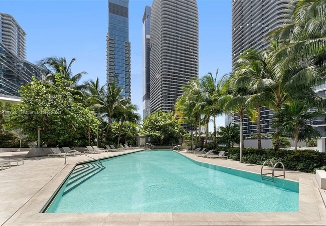 88 SW 7th St, Unit 1708 in Miami, FL - Foto de edificio - Building Photo
