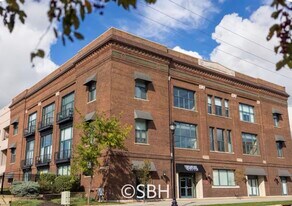 401 W Shoreline Dr, Unit 121 in Sandusky, OH - Building Photo