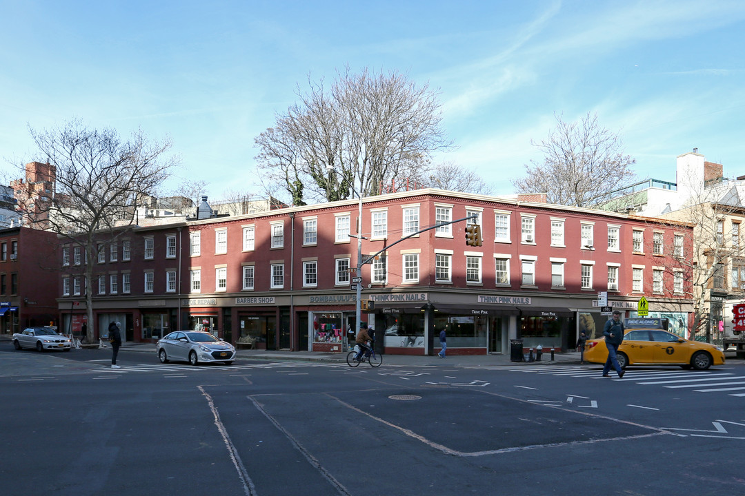 107-111 W 10th St in New York, NY - Building Photo