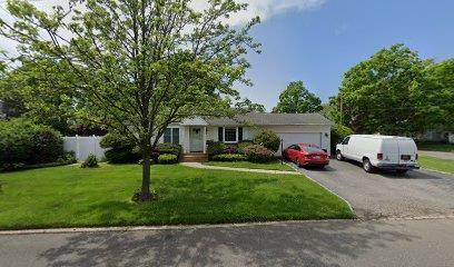 7 Heath Ln in East Northport, NY - Building Photo