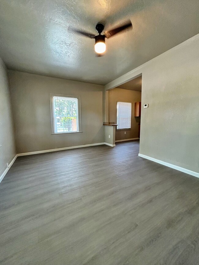 573-583 Minaret Ave in Turlock, CA - Building Photo - Building Photo