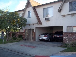 5929 Laurel Canyon Blvd in Valley Village, CA - Building Photo - Building Photo