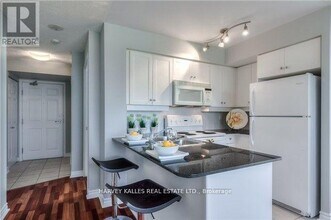 19 Barberry Pl in Toronto, ON - Building Photo - Building Photo