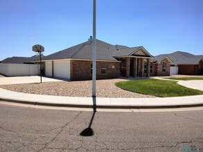 621 Providence Cir in Clovis, NM - Building Photo - Building Photo