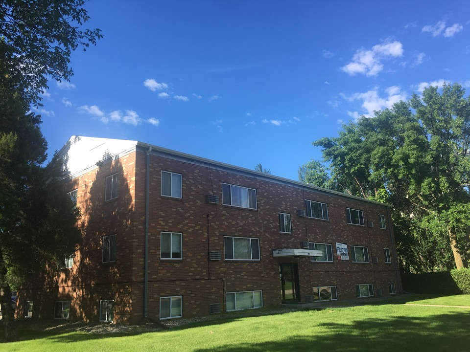 Midtown Apartments in Mayville, ND - Building Photo