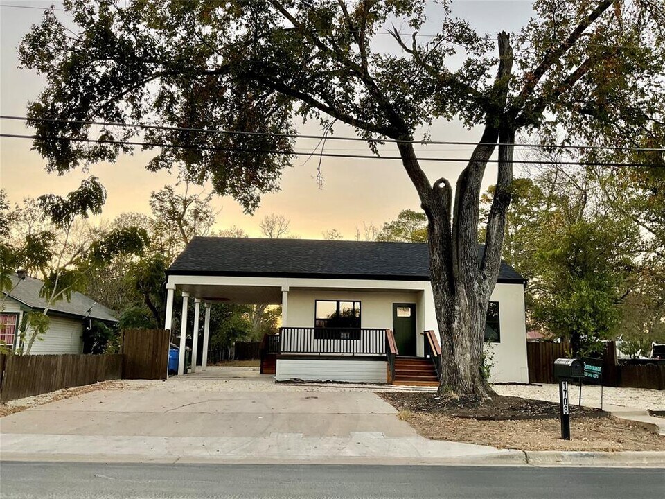 1708 Carter St in Bastrop, TX - Building Photo
