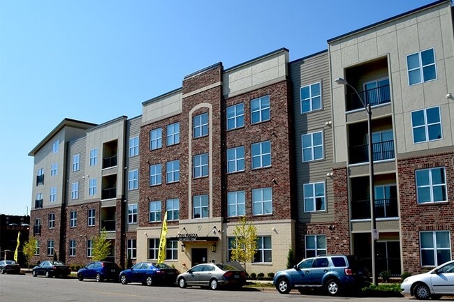 Piazza on West Pine