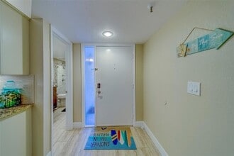 17980 Gulf Blvd, Unit 402 in Redington Shores, FL - Building Photo - Building Photo