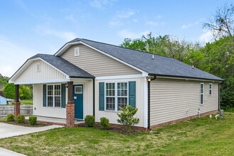 240 Cabarrus Ave E in Concord, NC - Building Photo - Building Photo