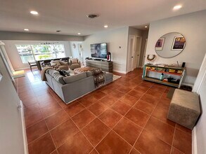 1653 Poinsettia Dr in Fort Lauderdale, FL - Building Photo - Building Photo