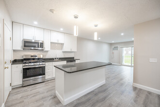 Pondsview Apartments in Billerica, MA - Foto de edificio - Interior Photo
