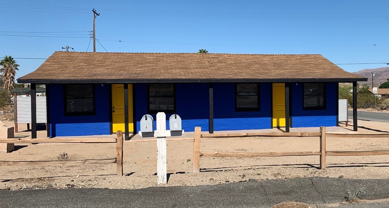 6095 Lupine Ave in Twentynine Palms, CA - Building Photo
