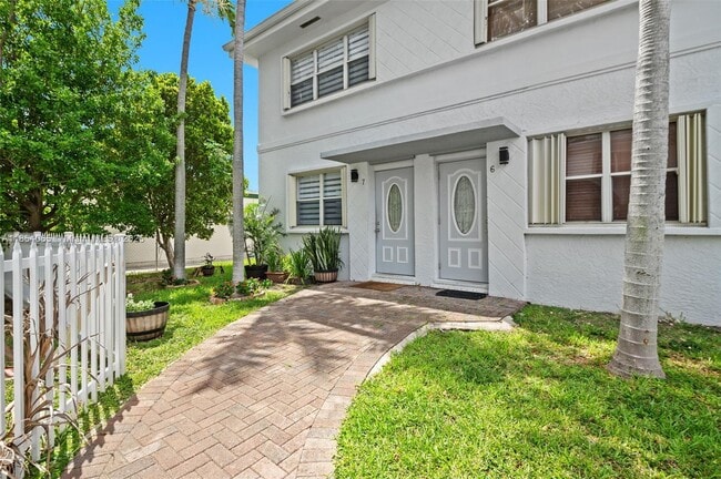 property at 1701 N Treasure Dr