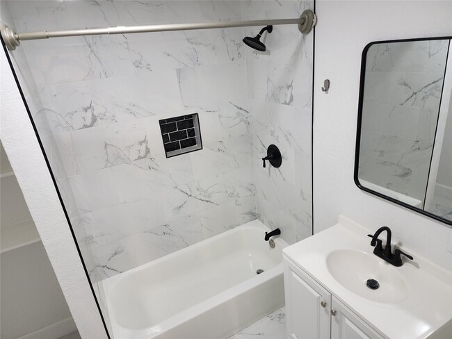 2120 Yates St in Houston, TX - Building Photo - Building Photo